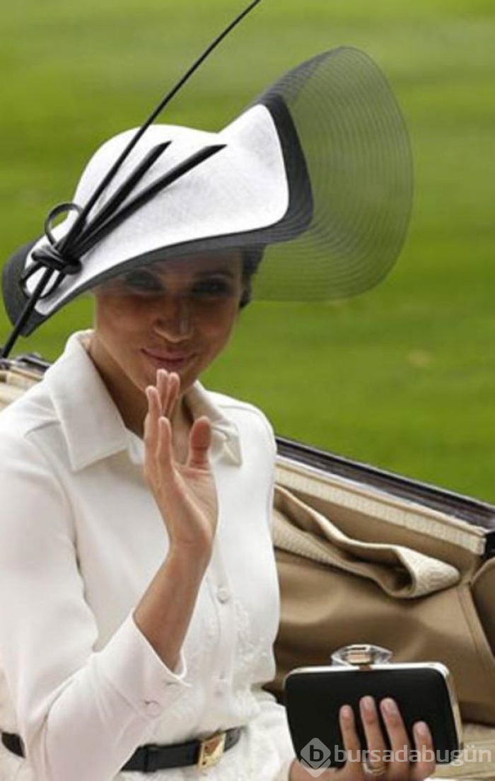 Suratı böyle asıldı! Meghan bunun için azar yemiş!