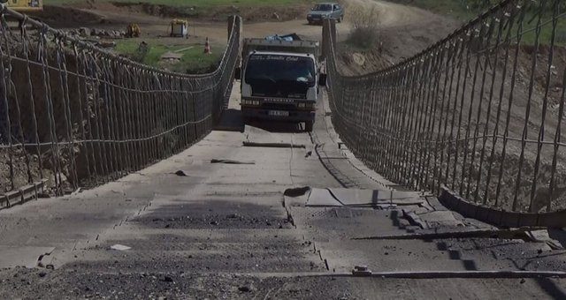 Bu köprüden geçmek yürek ister!
