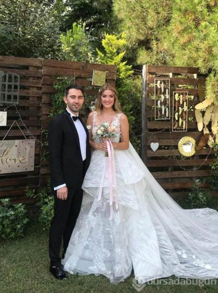 Tarık Akan'ın kızı Özlem Üregül evlendi