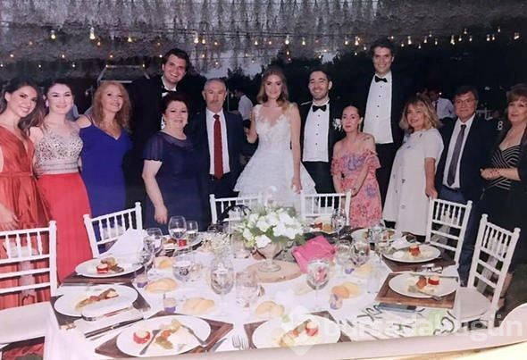 Tarık Akan'ın kızı Özlem Üregül evlendi