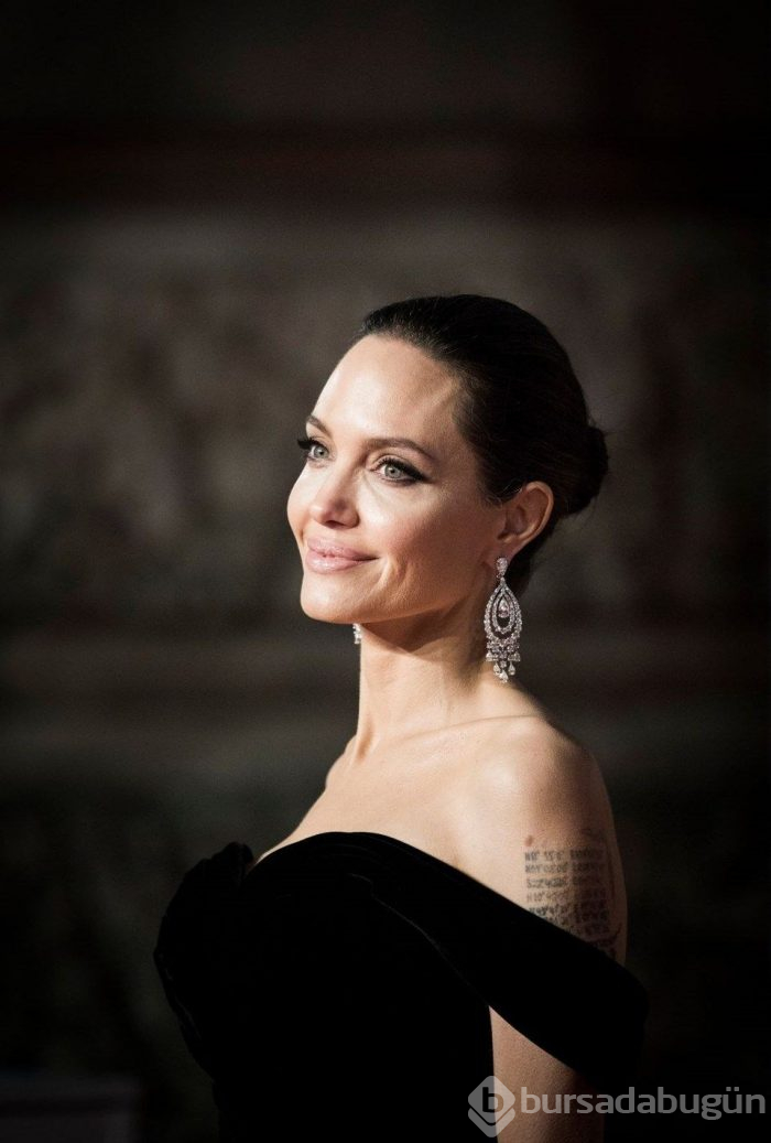 Angelina Jolie ile Robert Downey Jr aşk mı yaşıyor?