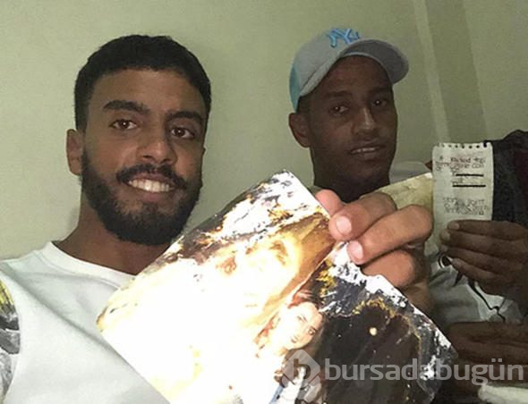 Anneleri için suya attıkları şişeyi iki yıl sonra buldular! Haberi gelince şoke etti...
