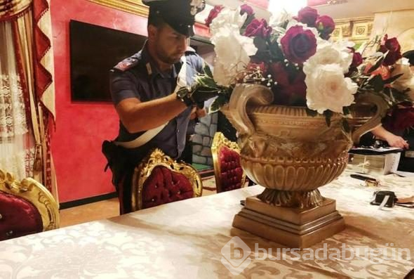 İtalyan mafyasına baskında evden çıkanlar şoke etti!
