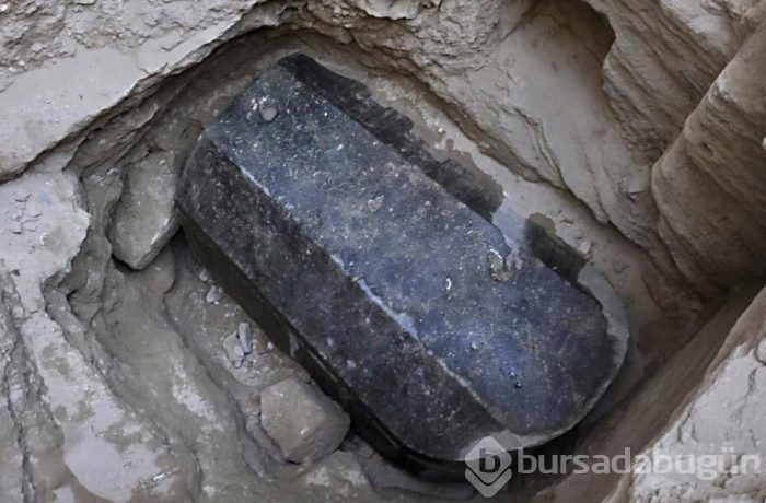 Büyük İskender'e ait olduğu düşünülen 2500 yıllık lahit açıldı