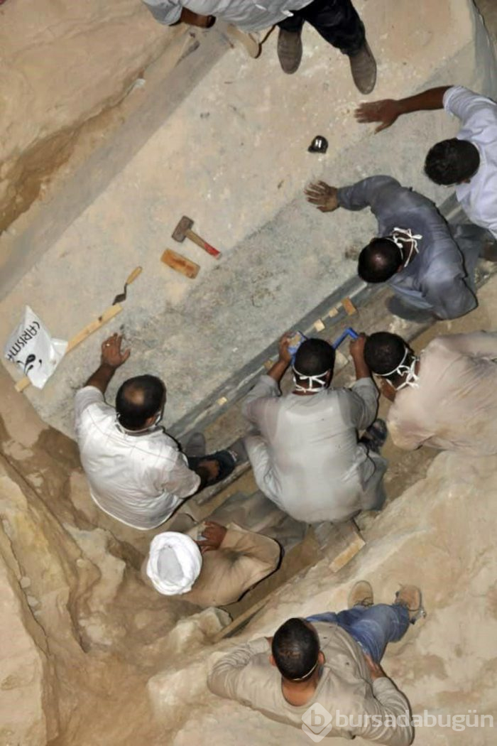 Büyük İskender'e ait olduğu düşünülen 2500 yıllık lahit açıldı