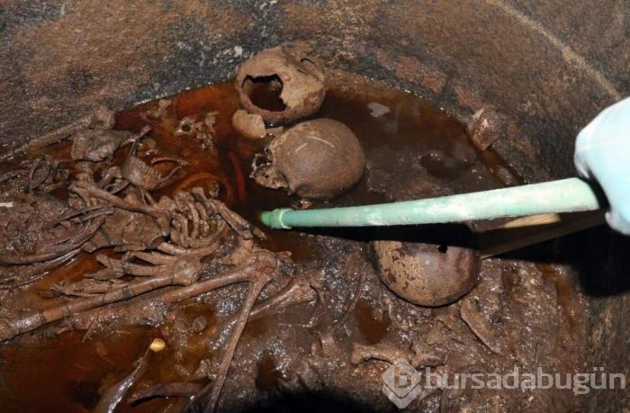 Büyük İskender'e ait olduğu düşünülen 2500 yıllık lahit açıldı