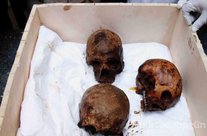 Büyük İskender'e ait olduğu düşünülen 2500 yıllık lahit açıldı