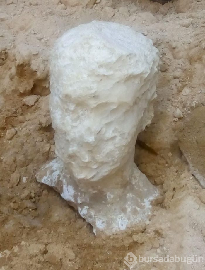 Büyük İskender'e ait olduğu düşünülen 2500 yıllık lahit açıldı