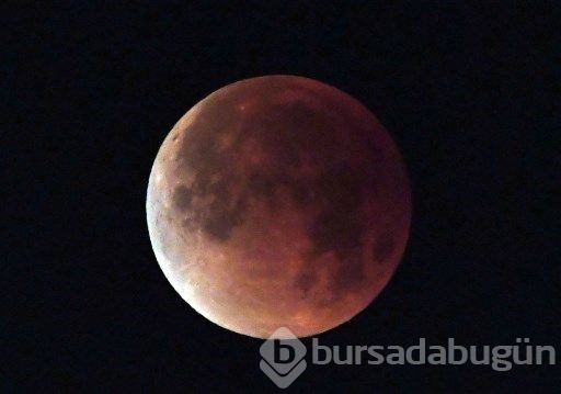 21'inci yüzyılın en uzun 'Kanlı Ay Tutulması' en güzel kareleri.
