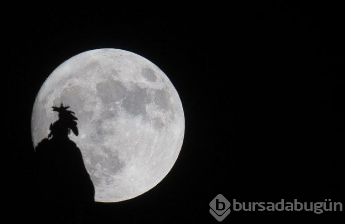 21'inci yüzyılın en uzun 'Kanlı Ay Tutulması' en güzel kareleri.