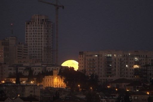 21'inci yüzyılın en uzun 'Kanlı Ay Tutulması' en güzel kareleri.