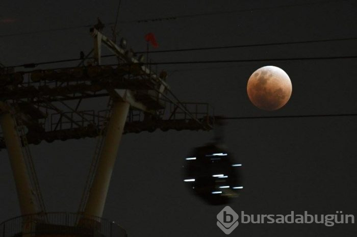 21'inci yüzyılın en uzun 'Kanlı Ay Tutulması' en güzel kareleri.