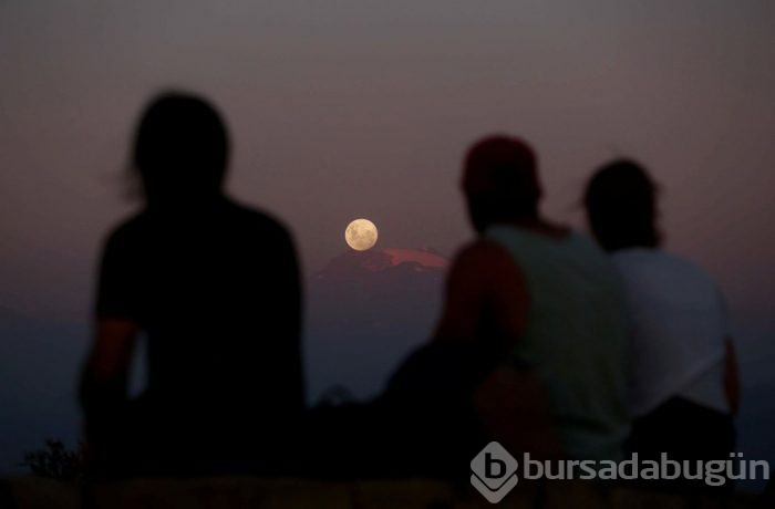 21'inci yüzyılın en uzun 'Kanlı Ay Tutulması' en güzel kareleri.