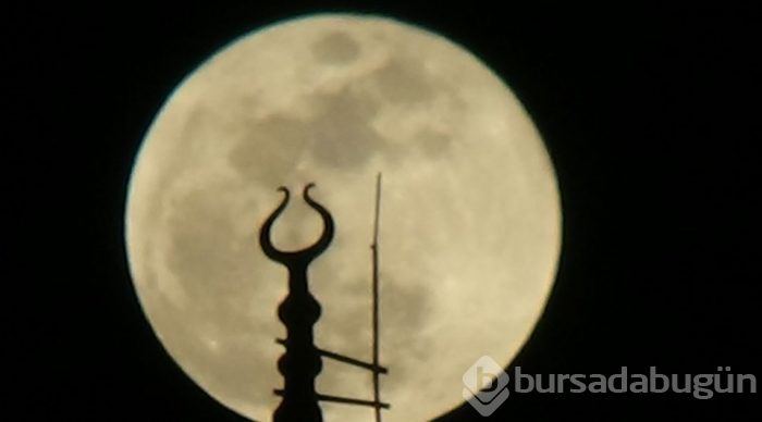 21'inci yüzyılın en uzun 'Kanlı Ay Tutulması' en güzel kareleri.
