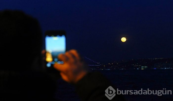 21'inci yüzyılın en uzun 'Kanlı Ay Tutulması' en güzel kareleri.
