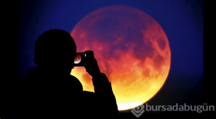 21'inci yüzyılın en uzun 'Kanlı Ay Tutulması' en güzel kareleri.