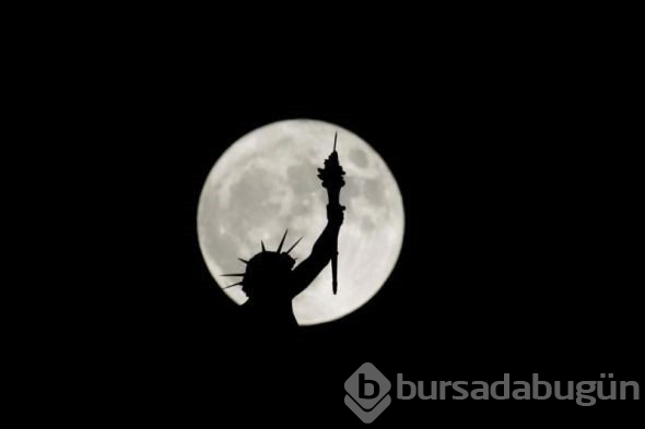 21'inci yüzyılın en uzun 'Kanlı Ay Tutulması' en güzel kareleri.