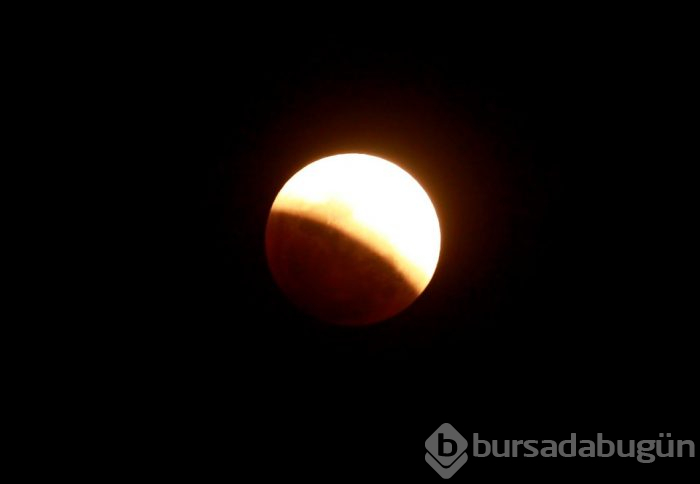 21'inci yüzyılın en uzun 'Kanlı Ay Tutulması' en güzel kareleri.