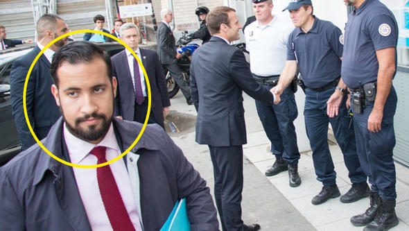 Her yere yanında gidiyordu! Macron o korumayı kovdu
