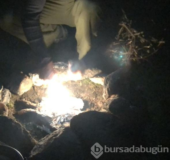 Odun kırıp ateş yaktı! Neslihan Atagül ve Kadir Doğulu tatilde
