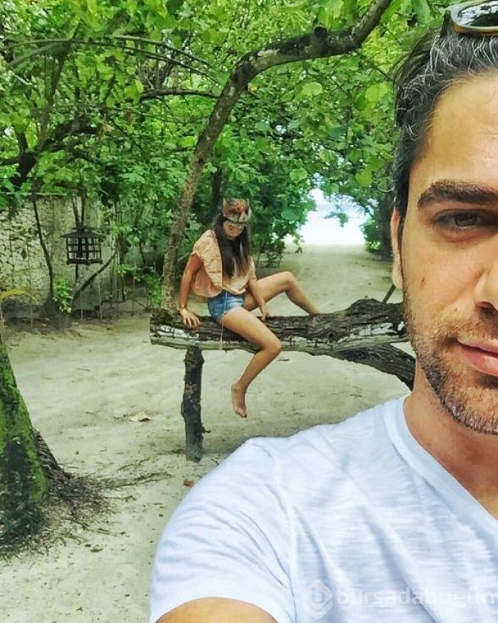 Odun kırıp ateş yaktı! Neslihan Atagül ve Kadir Doğulu tatilde
