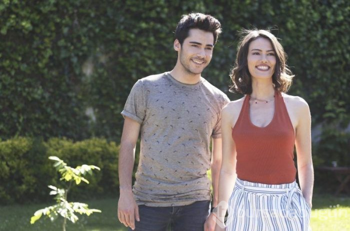 Yaz sezonunun favori çifti: Demet Özdemir ile Can Yaman