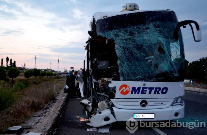 Amasya'da yolcu otobüsü TIR'a çarptı: 23 yaralı