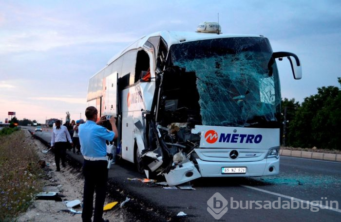 Amasya'da yolcu otobüsü TIR'a çarptı: 23 yaralı