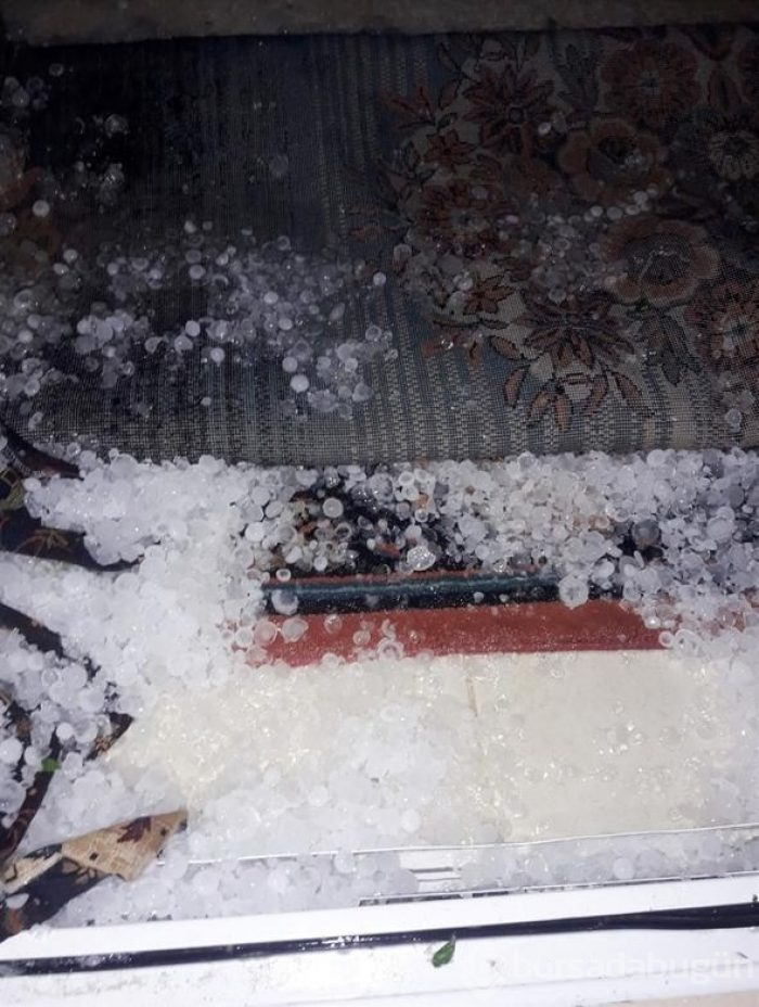 Şimşekler geceyi aydınlattı (Marmara'da sağanak yağmur)