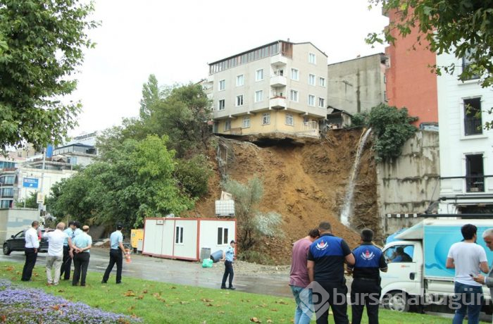 Sütlüce'de heyelan; bina çöktü