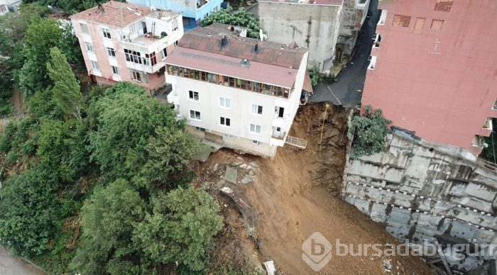 Sütlüce'de heyelan; bina çöktü