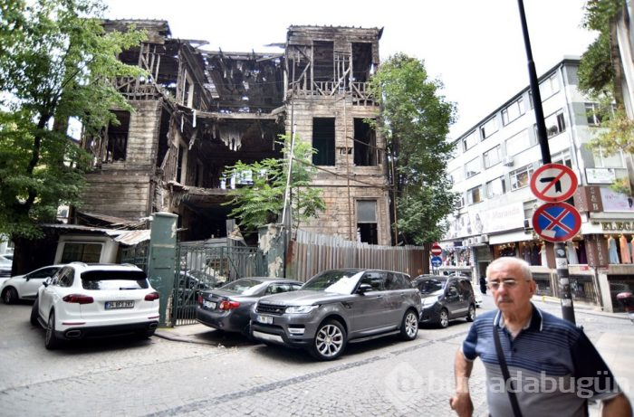 Tarihi konak çökmek üzere