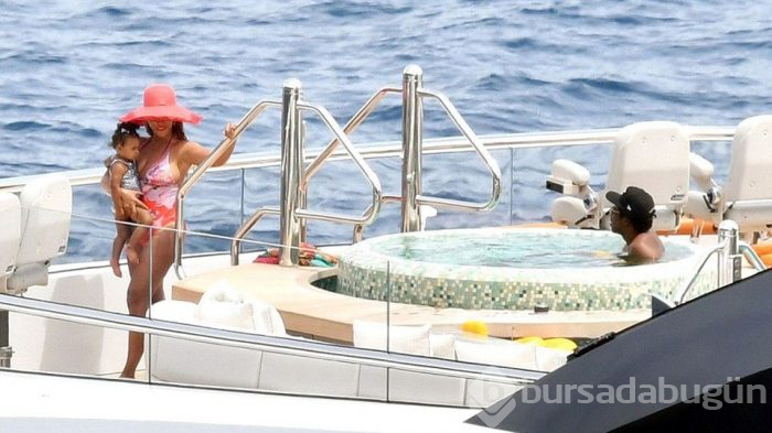 Beyonce ve Jay Z Kısmet isimli yatla tatilde