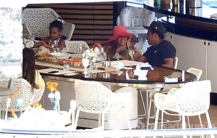 Beyonce ve Jay Z Kısmet isimli yatla tatilde