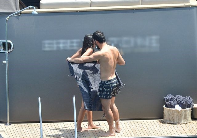 Arda Turan ile Aslıhan Doğan'ın bebeği göründü