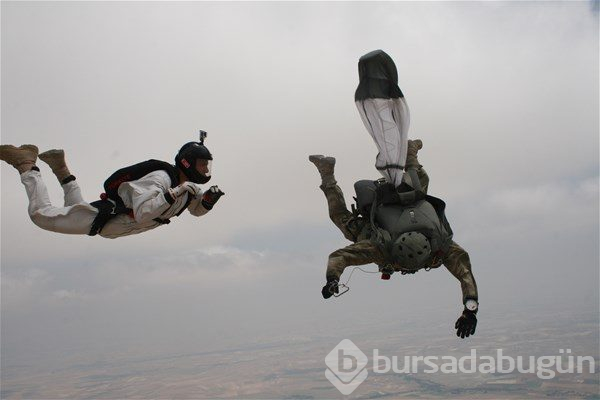 Bordo bereliler nefes kesti
