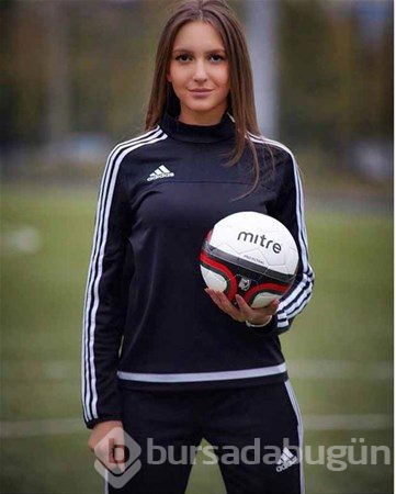 Böyle futbol hakemi gördünüz mü?
