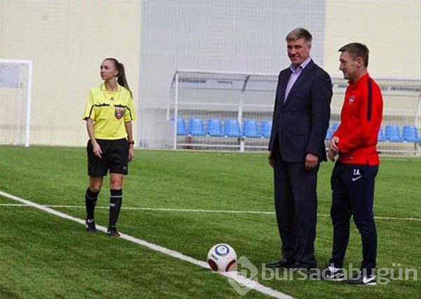 Böyle futbol hakemi gördünüz mü?
