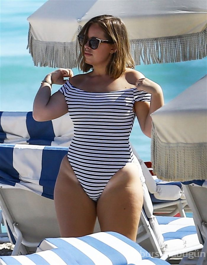 Tanya Burr

Tanya Burr
