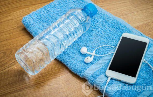 Telefon ve şişeyle birlikte bakın neye dönüşecek! Şaşıracaksınız
