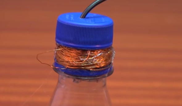 Telefon ve şişeyle birlikte bakın neye dönüşecek! Şaşıracaksınız

