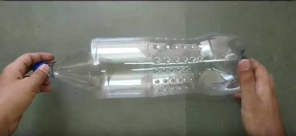 Telefon ve şişeyle birlikte bakın neye dönüşecek! Şaşıracaksınız
