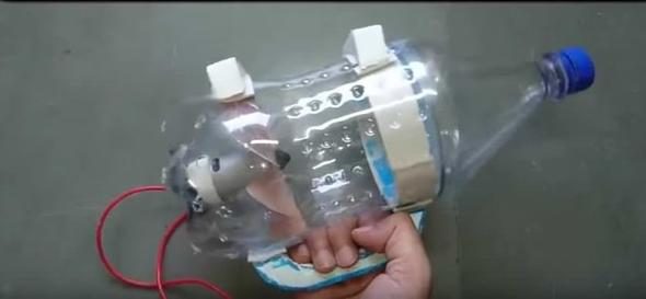 Telefon ve şişeyle birlikte bakın neye dönüşecek! Şaşıracaksınız

