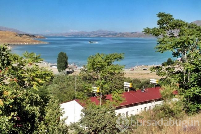 Elazığ'daki Hazar Gölü Doğu'daki tatilcilerin gözdesi