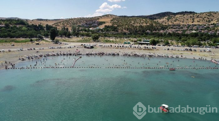 Elazığ'daki Hazar Gölü Doğu'daki tatilcilerin gözdesi