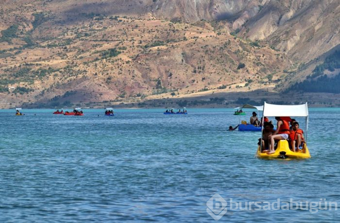 Elazığ'daki Hazar Gölü Doğu'daki tatilcilerin gözdesi