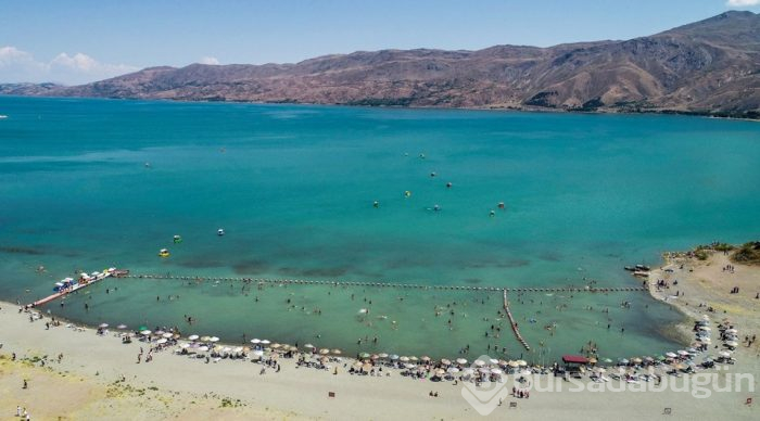 Elazığ'daki Hazar Gölü Doğu'daki tatilcilerin gözdesi