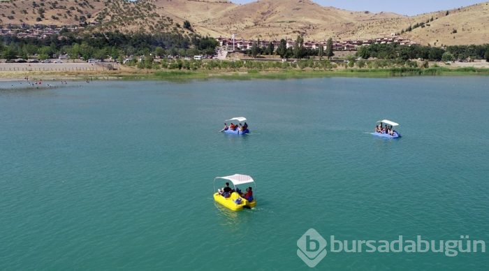 Elazığ'daki Hazar Gölü Doğu'daki tatilcilerin gözdesi