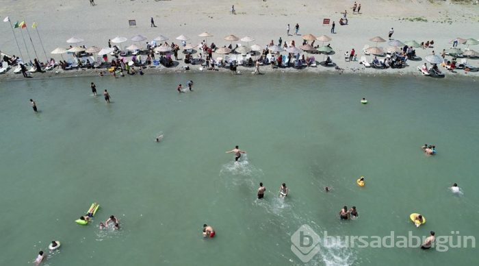 Elazığ'daki Hazar Gölü Doğu'daki tatilcilerin gözdesi