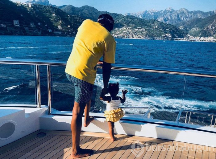 Beyonce ikiz bebekleriyle tatilde